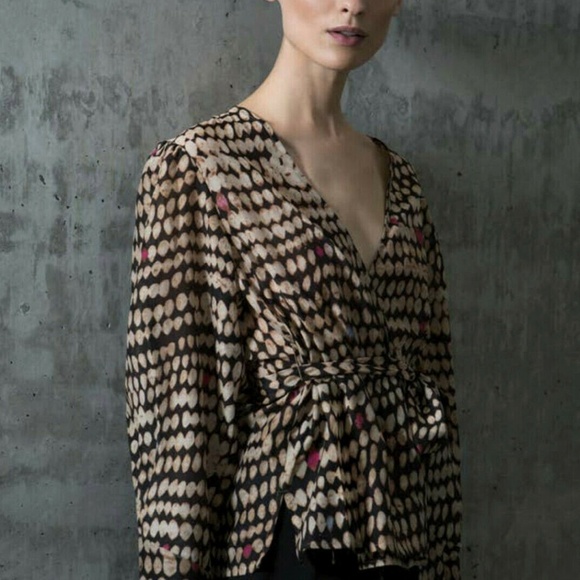 BCBG MAX AZRIA Sandy Dots Wrap Top CJV1198518 Lightweight Size S $198.00 - Picture 2 of 8